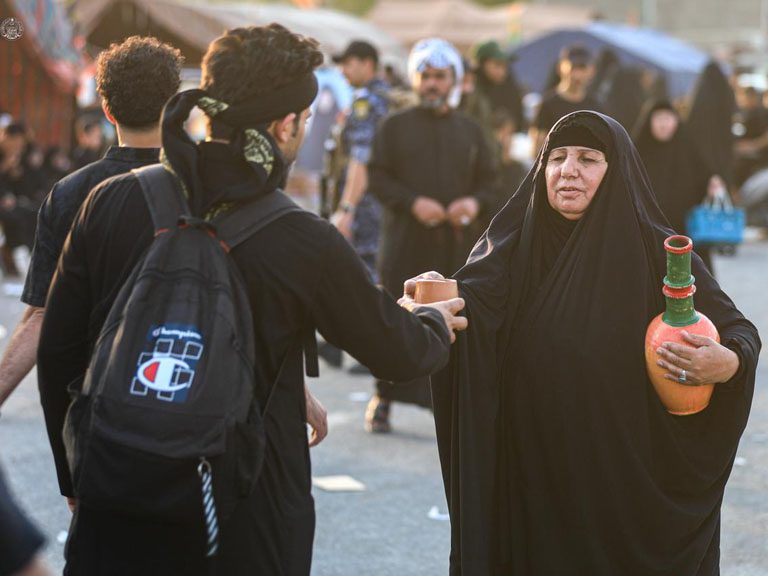 ساقی شدن بانوی عراقی