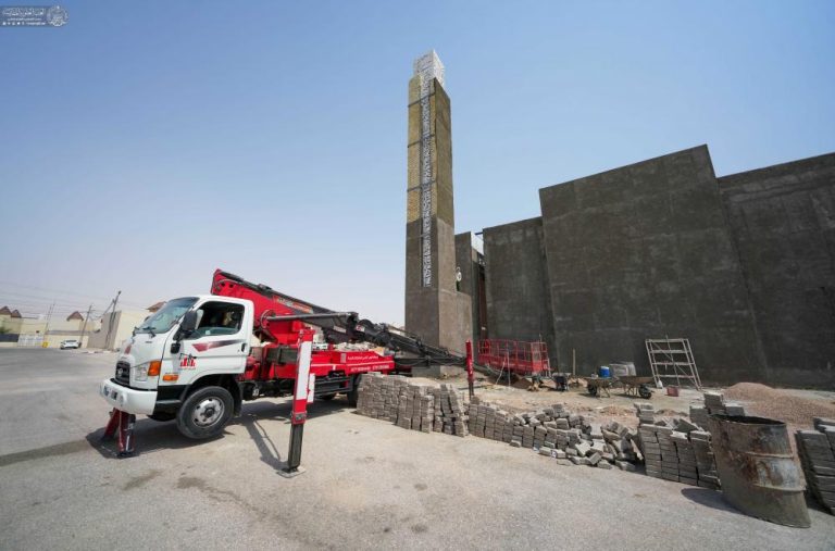 بازدید میدانی هیئتی از تولیت کل آستان مقدس علوی از میزان پیشرفت پروژههای مجتمع مسکونی قنبر یک و دو