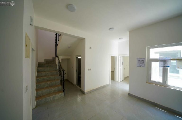 بازدید میدانی هیئتی از تولیت کل آستان مقدس علوی از میزان پیشرفت پروژههای مجتمع مسکونی قنبر یک و دو