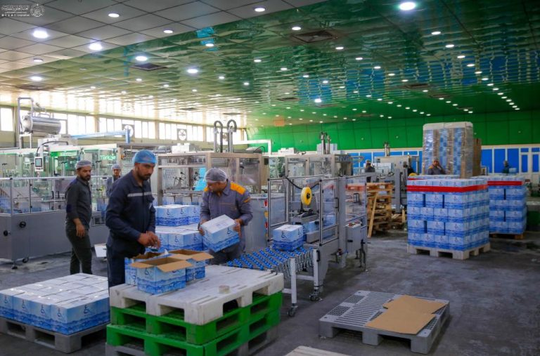 توزیع بیش از یک میلیون بسته آب آشامیدنی به زائران اربعین توسط آستان مقدس علوی