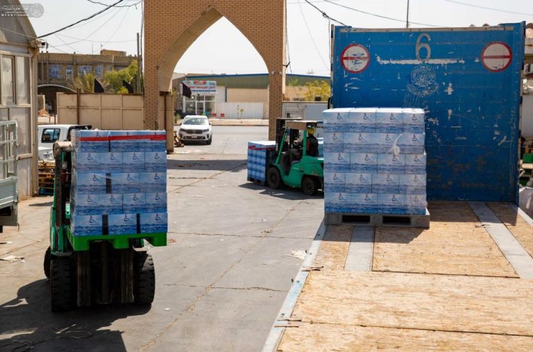 توزیع بیش از یک میلیون بسته آب آشامیدنی به زائران اربعین توسط آستان مقدس علوی