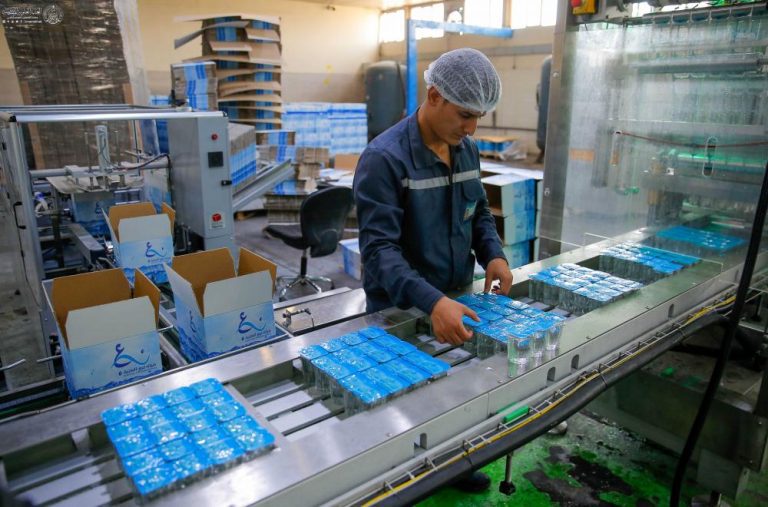 توزیع بیش از یک میلیون بسته آب آشامیدنی به زائران اربعین توسط آستان مقدس علوی