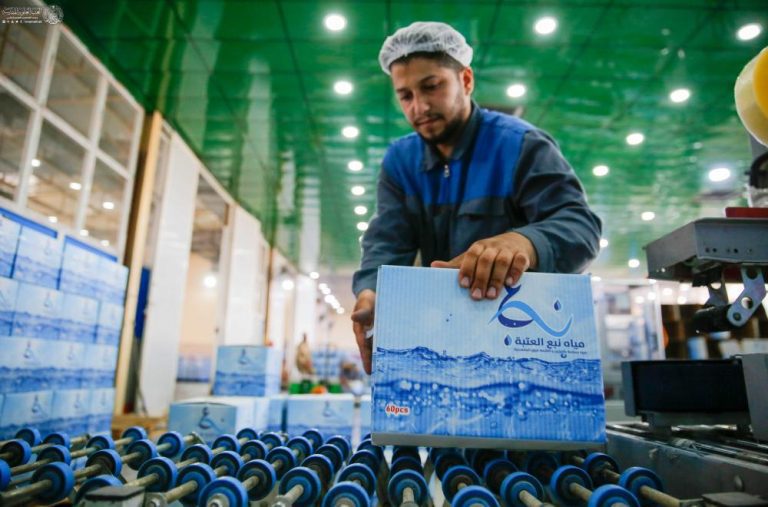 توزیع بیش از یک میلیون بسته آب آشامیدنی به زائران اربعین توسط آستان مقدس علوی