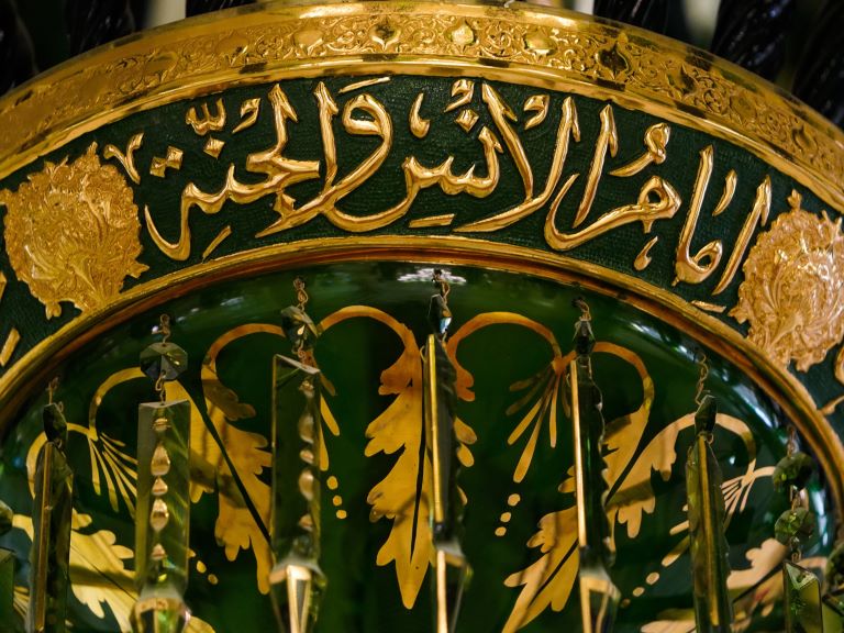 جلوه‌هایی از زهد و پرهیزگاری امیرالمؤمنین علیه‌السلام؛ از پوشیدن جامه‌ای زبر و خشن تا سنگ بستن به شکم!