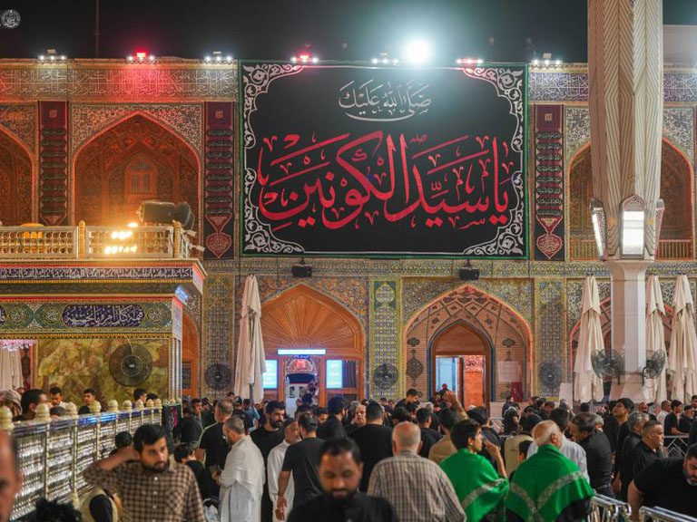 خادمان افتخاری