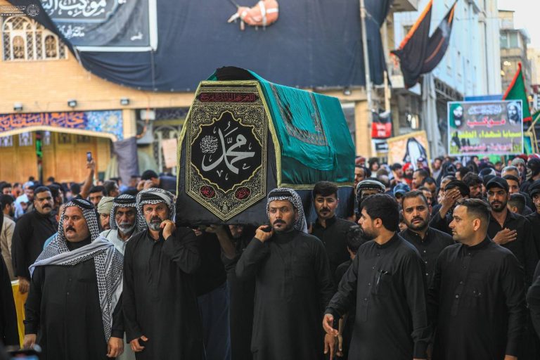 حضور دسته‌های عزاداری در سالروز شهادت رسول خاتم در حرم مطهر علوی