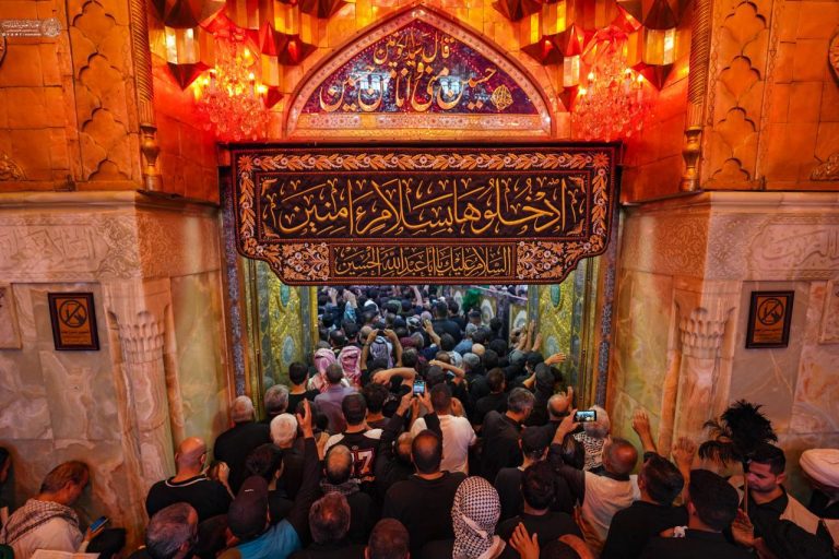 حضور زائران اربعین در حرم امام حسین علیه‌السلام