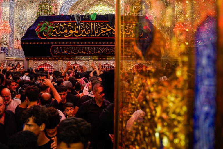 اقامه عزای نبی مکرم اسلام در حرم مطهر علوی