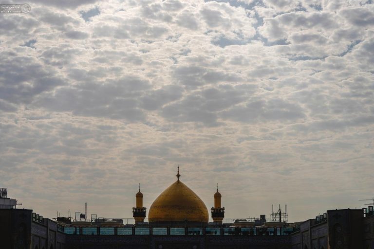 جلوه گنبد و گلدسته حرم مولا امیرالمؤمنین در آسمان نجف