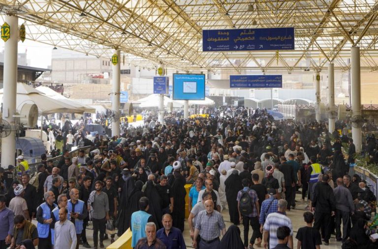 نصب تابلوهای راهنمایی زائر در ایام اربعین