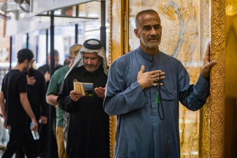 زائران در روز زیارتی امیرالمؤمنین علیه‌السلام