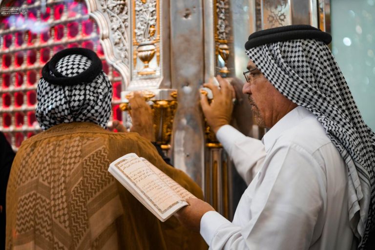 ضریح مطهر امیرالمؤمنین در روز زیارتی ایشان