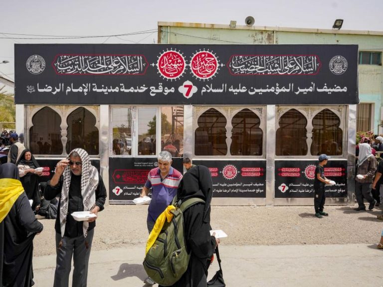 پذیرایی از زائران اربعین در شهرک امام رضا علیه‌السلام