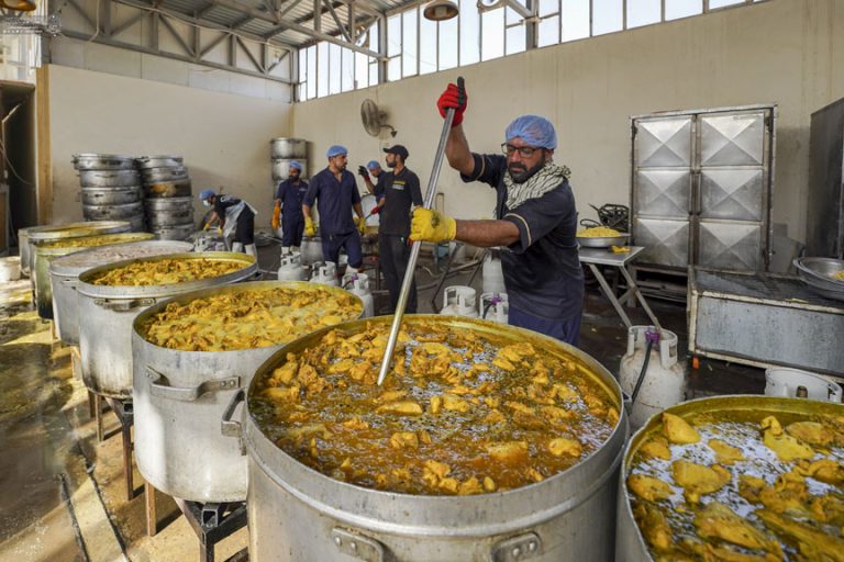 پذیرایی از زائران حسینی