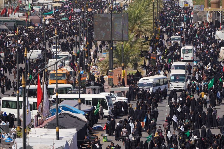 ساماندهی تردد عزاداران نبوی توسط آستان مقدس علوی