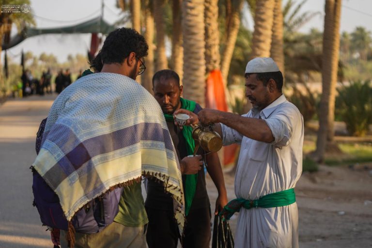 زائران اربعین، راهی حرم سیدالشهدا علیه‌السلام شده‌اند.