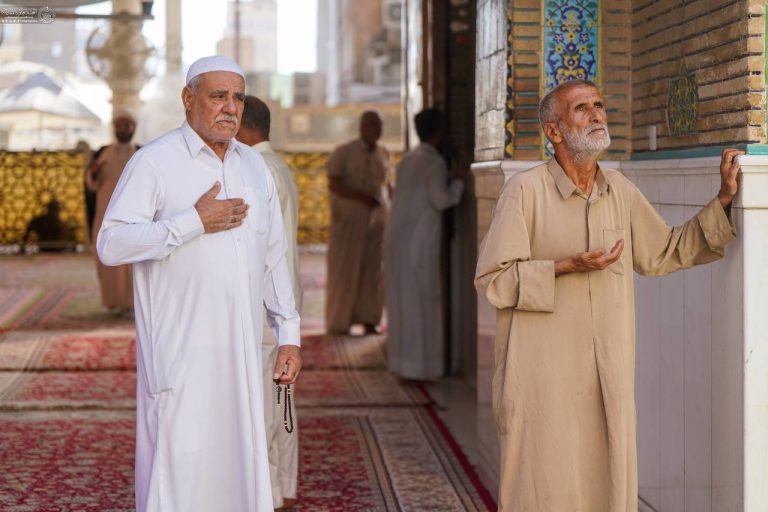 زائران حرم مطهر علوی