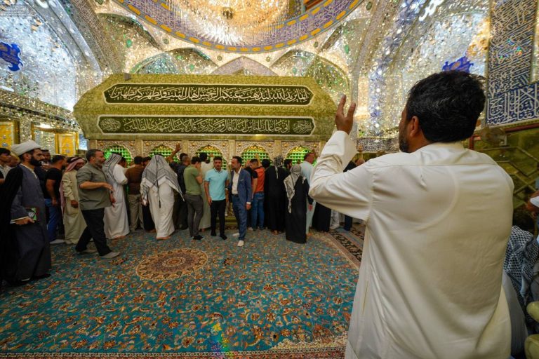 زائران حرم مطهر علوی