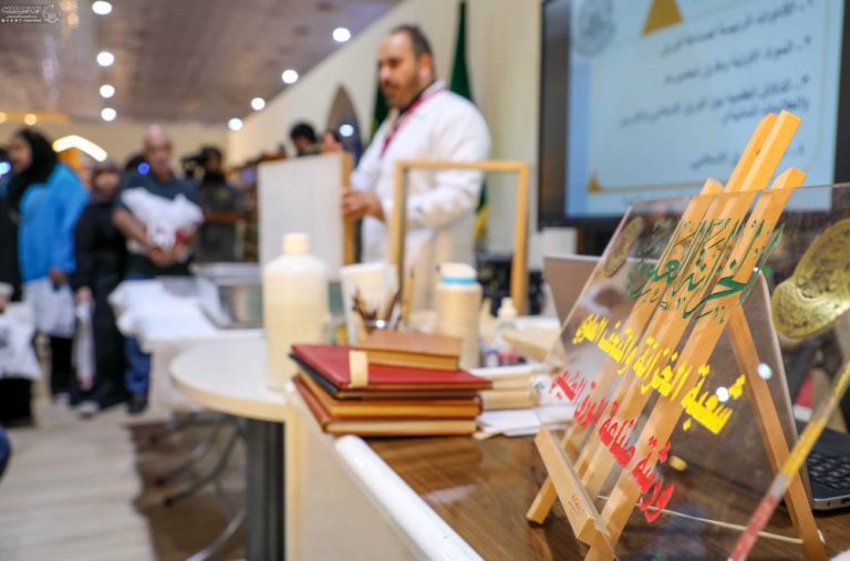 نمایش نسخههای خطی نفیس موزه آستان مقدس علوی در نمایشگاه کتاب بغداد