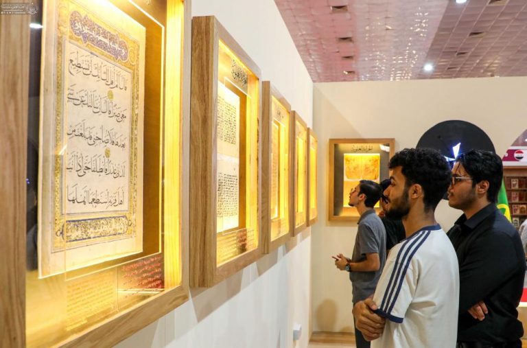 نمایش نسخههای خطی نفیس موزه آستان مقدس علوی در نمایشگاه کتاب بغداد