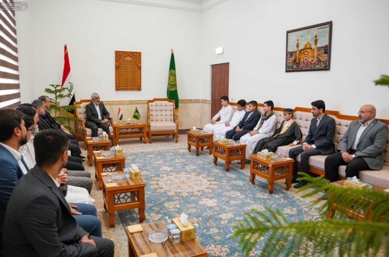 تجلیل آستان مقدس علوی از برگزیدگان مسابقات قرآنی و مدیحهسرایی حسینی