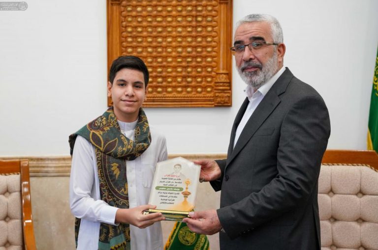 تجلیل آستان مقدس علوی از برگزیدگان مسابقات قرآنی و مدیحهسرایی حسینی