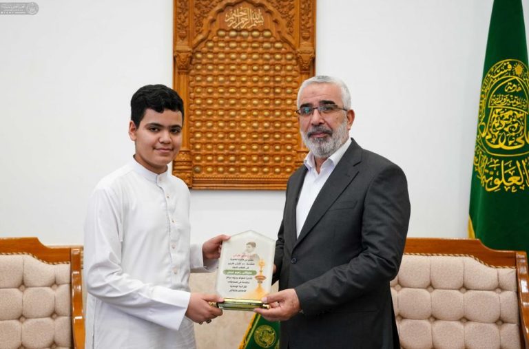 تجلیل آستان مقدس علوی از برگزیدگان مسابقات قرآنی و مدیحهسرایی حسینی