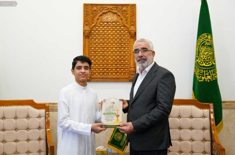 تجلیل آستان مقدس علوی از برگزیدگان مسابقات قرآنی و مدیحهسرایی حسینی