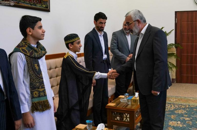 تجلیل آستان مقدس علوی از برگزیدگان مسابقات قرآنی و مدیحهسرایی حسینی