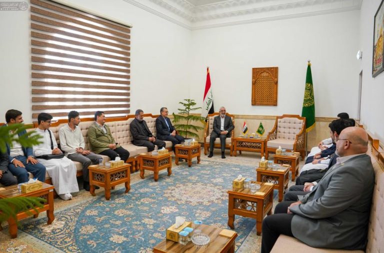 تجلیل آستان مقدس علوی از برگزیدگان مسابقات قرآنی و مدیحهسرایی حسینی