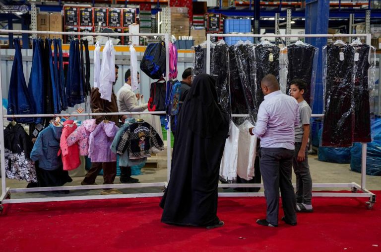 توزیع پوشاک مدرسه