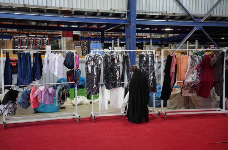 توزیع پوشاک مدرسه