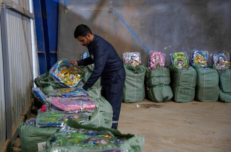 توزیع پوشاک مدرسه