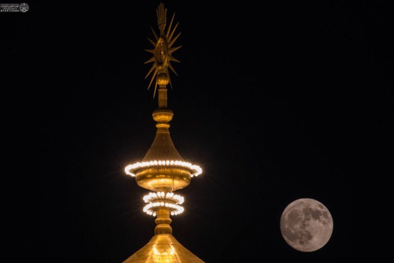 ماه کامل بر فراز گنبد مطهر علوی