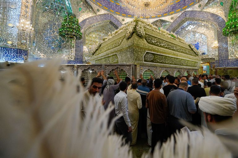 عطر حضور عاشقان نبوی در حرم مطهر علوی