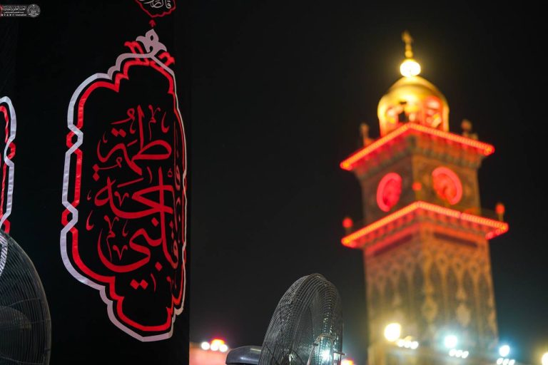 با فرارسیدن ایام شهادت حضرت فاطمه زهرا سلام‌الله‌علیها، حرم مطهر امیرالمؤمنین علیه‌السلام بر اساس روایت نخست، سیاه‌پوش و آذین عزاداری شد.