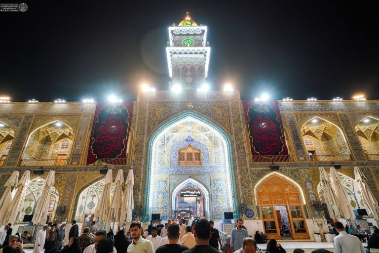 با فرارسیدن ایام شهادت حضرت فاطمه زهرا سلام‌الله‌علیها، حرم مطهر امیرالمؤمنین علیه‌السلام بر اساس روایت نخست، سیاه‌پوش و آذین عزاداری شد.