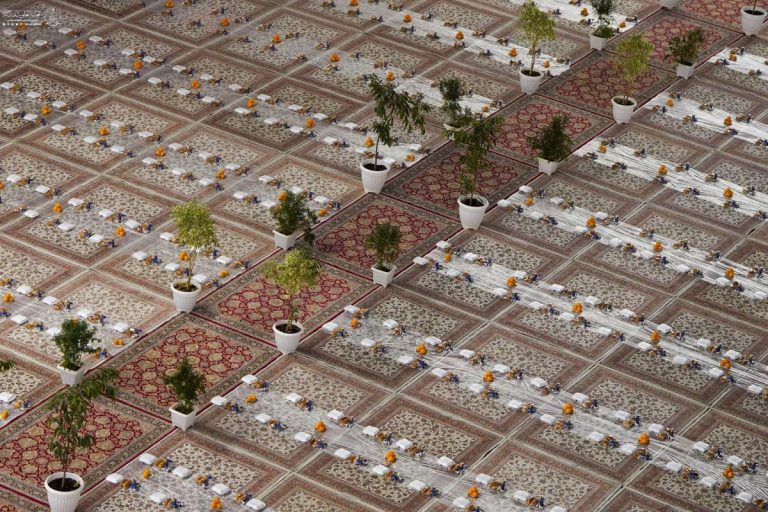 سفرهٔ کرامت علوی در شب میلاد عقیله بنی‌هاشم گسترده شد