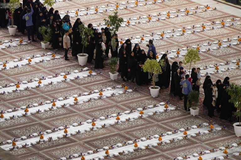 سفرهٔ کرامت علوی در شب میلاد عقیله بنی‌هاشم گسترده شد