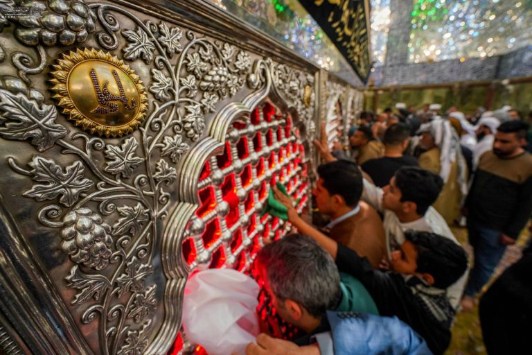 حال‌و‌هوای صحن‌وسرای مرقد مطهر علوی در روز زیارتی