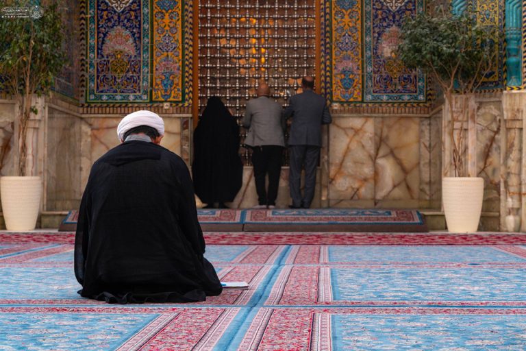 حال‌و‌هوای صحن‌وسرای مرقد مطهر علوی در روز زیارتی