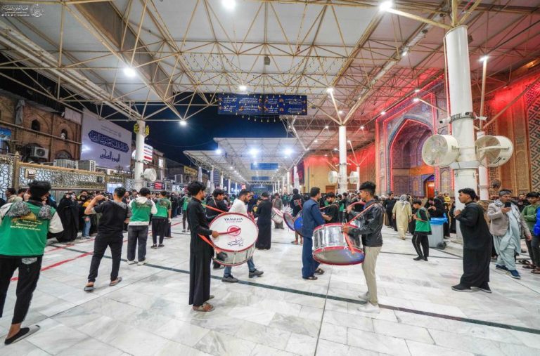 میزبانی حرم مطهر علوی از هیئت‌های عزاداری در ایام شهادت حضرت زهرا (سلام‌الله‌علیها)