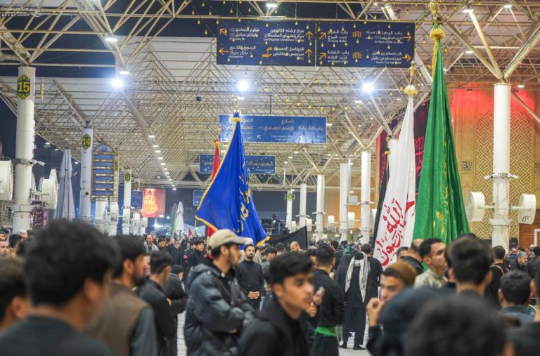 میزبانی حرم مطهر علوی از هیئت‌های عزاداری در ایام شهادت حضرت زهرا (سلام‌الله‌علیها)