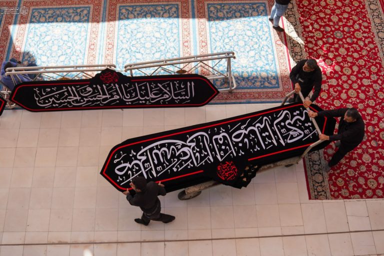 حرم مطهر علوی در عزای حضرت زهرا (سلام‌الله‌علیها) سیاه‌پوش شد