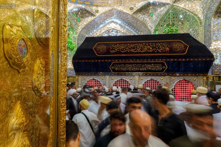 حالوهوای حرم مطهر علوی در روز زیارتی آن حضرت