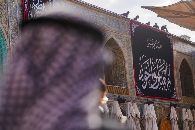 سیاه‌پوش شدن حرم مطهر علوی در سالروز وفات حضرت ام‌البنین (علیهاالسلام) 3