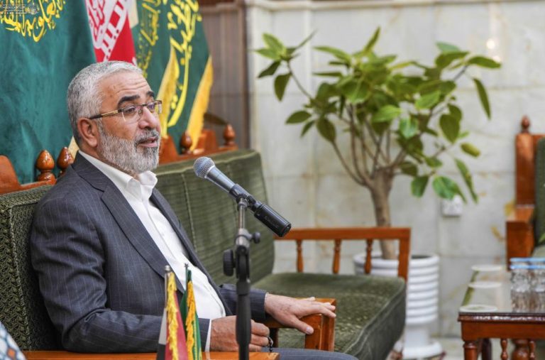 دیدار دوستانۀ دانشآموزان ممتاز مرکز آموزش قرآنی با تولیت آستان مقدس علوی 1