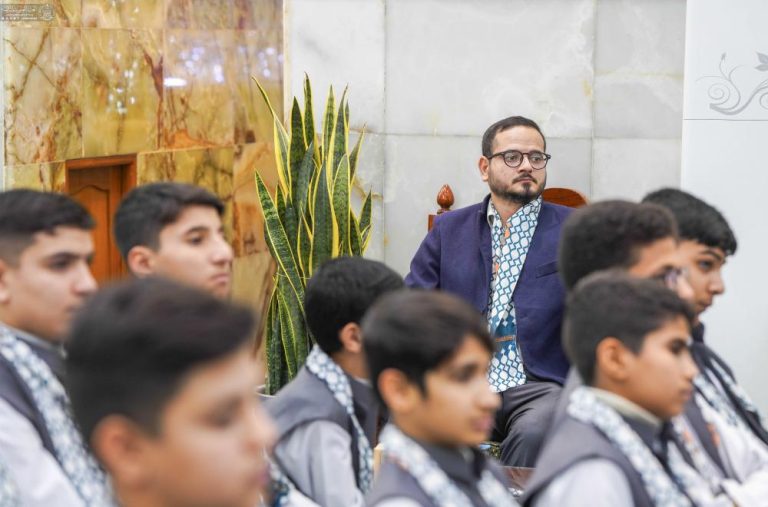 دیدار دوستانۀ دانشآموزان ممتاز مرکز آموزش قرآنی با تولیت آستان مقدس علوی 3