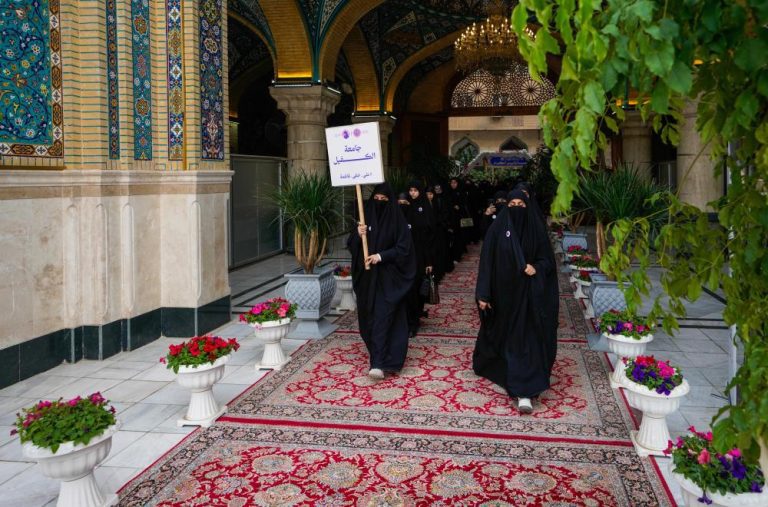 برگزاری جشنوارهٔ «چادر من» با حضور ۲۰۰۰ دانشجوی دختر در حرم مطهر علوی 26