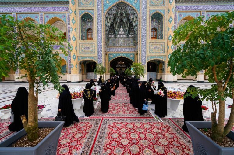 تقدیر از ۴هزار دانشجوی دختر محجبه در جشنوارۀ «چادر من» توسط آستان مقدس علوی 19